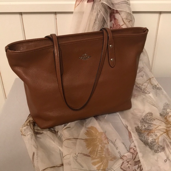 Coach Handbags - Coach tote with zipper